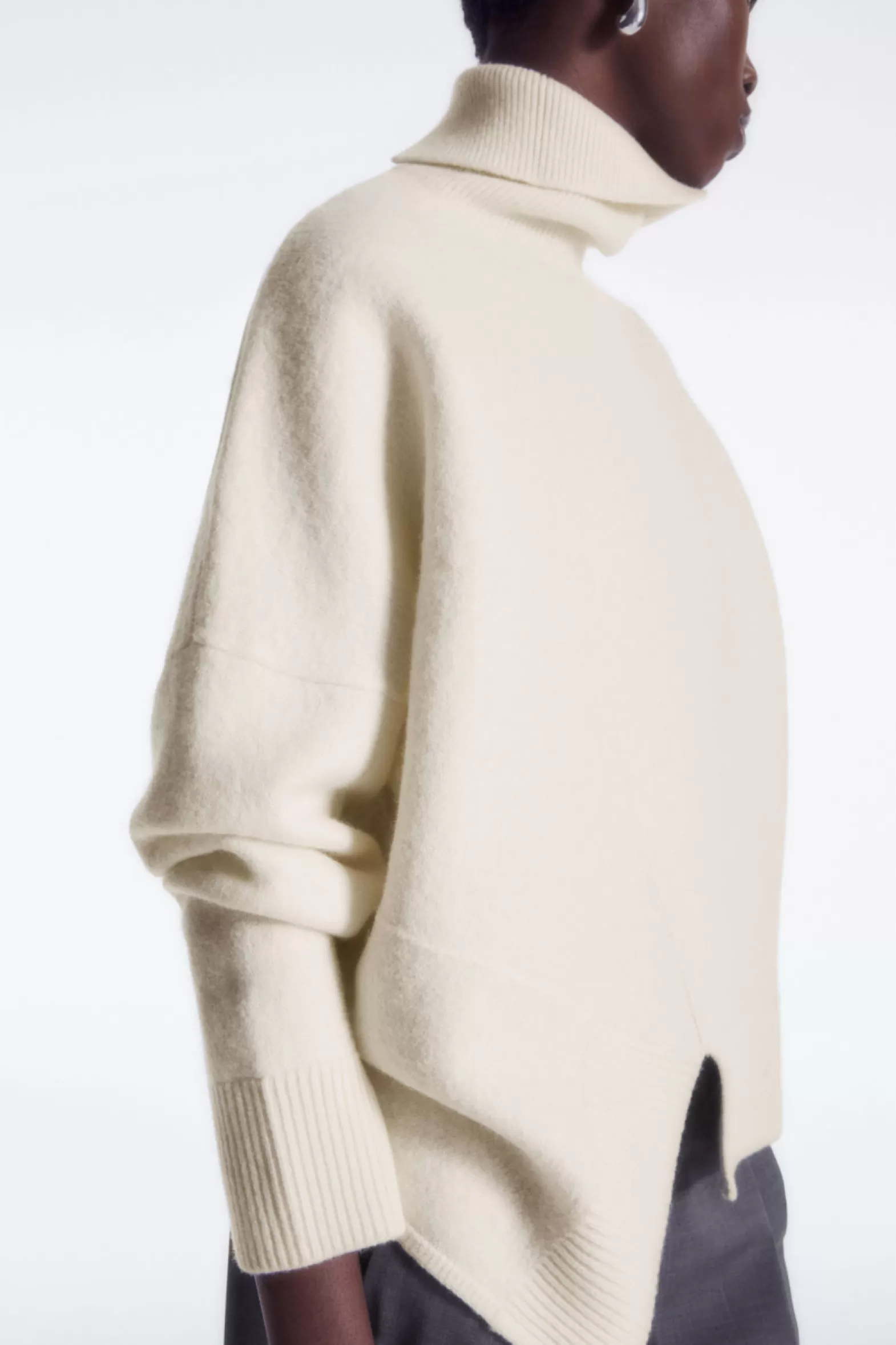 COS ASYMMETRIC MERINO WOOL JUMPER