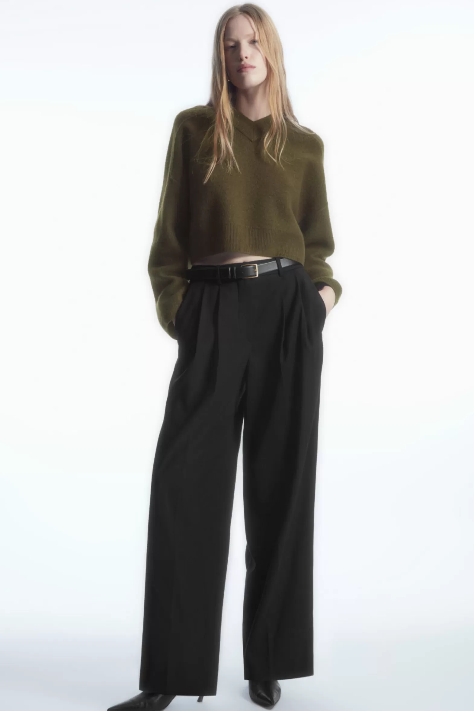 COS CROPPED V-NECK WOOL JUMPER