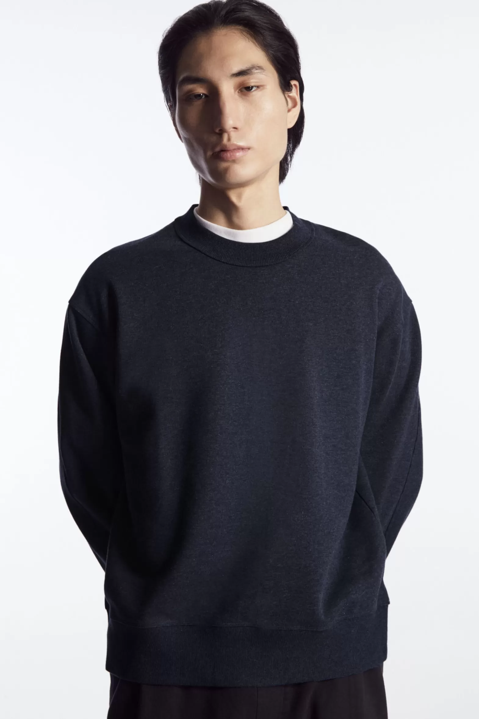 COS MOCK-NECK SWEATSHIRT