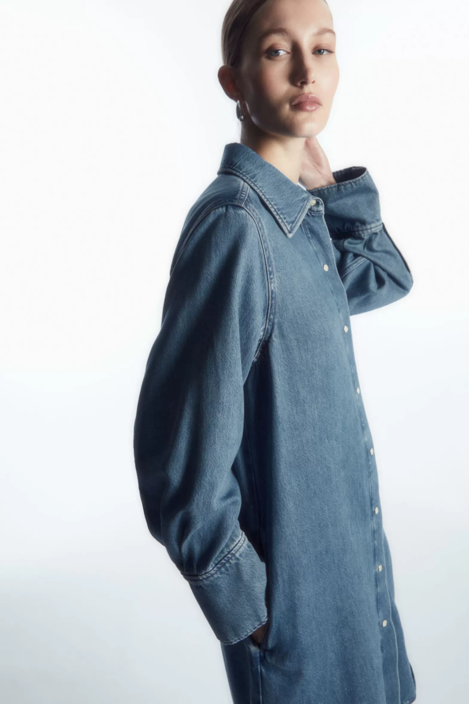 COS OVERSIZED DENIM MINI SHIRT DRESS