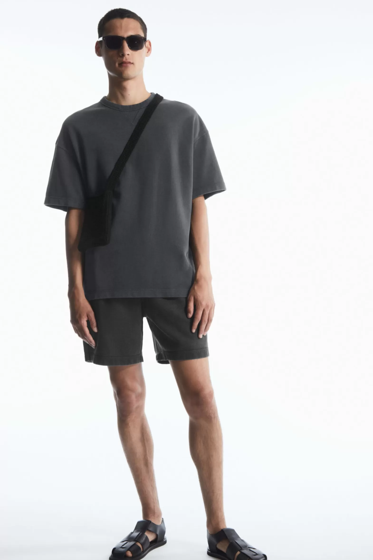 COS OVERSIZED HEAVYWEIGHT SHORT-SLEEVED SWEATSHIRT