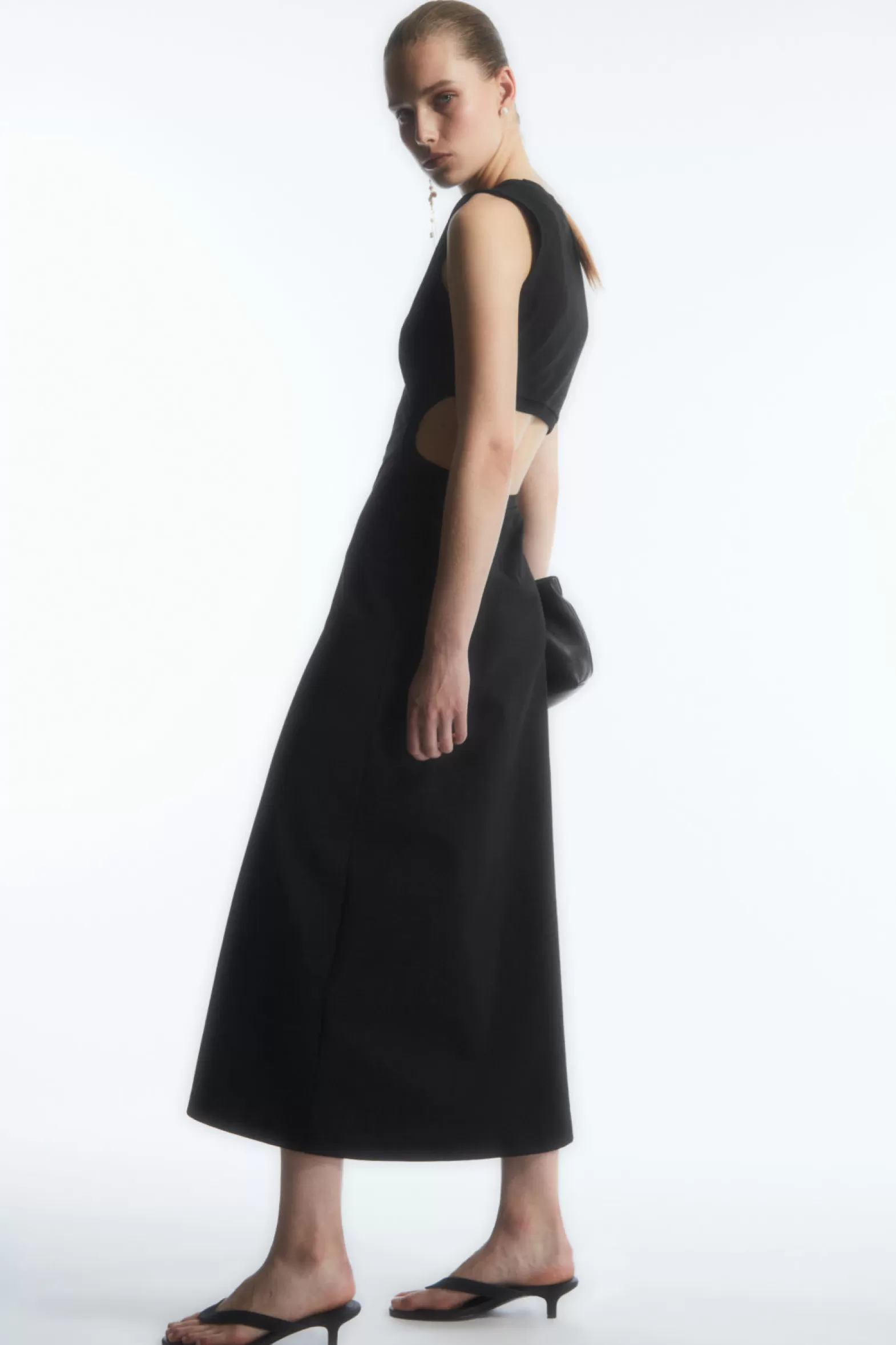 COS SLEEVELESS CUTOUT MAXI DRESS