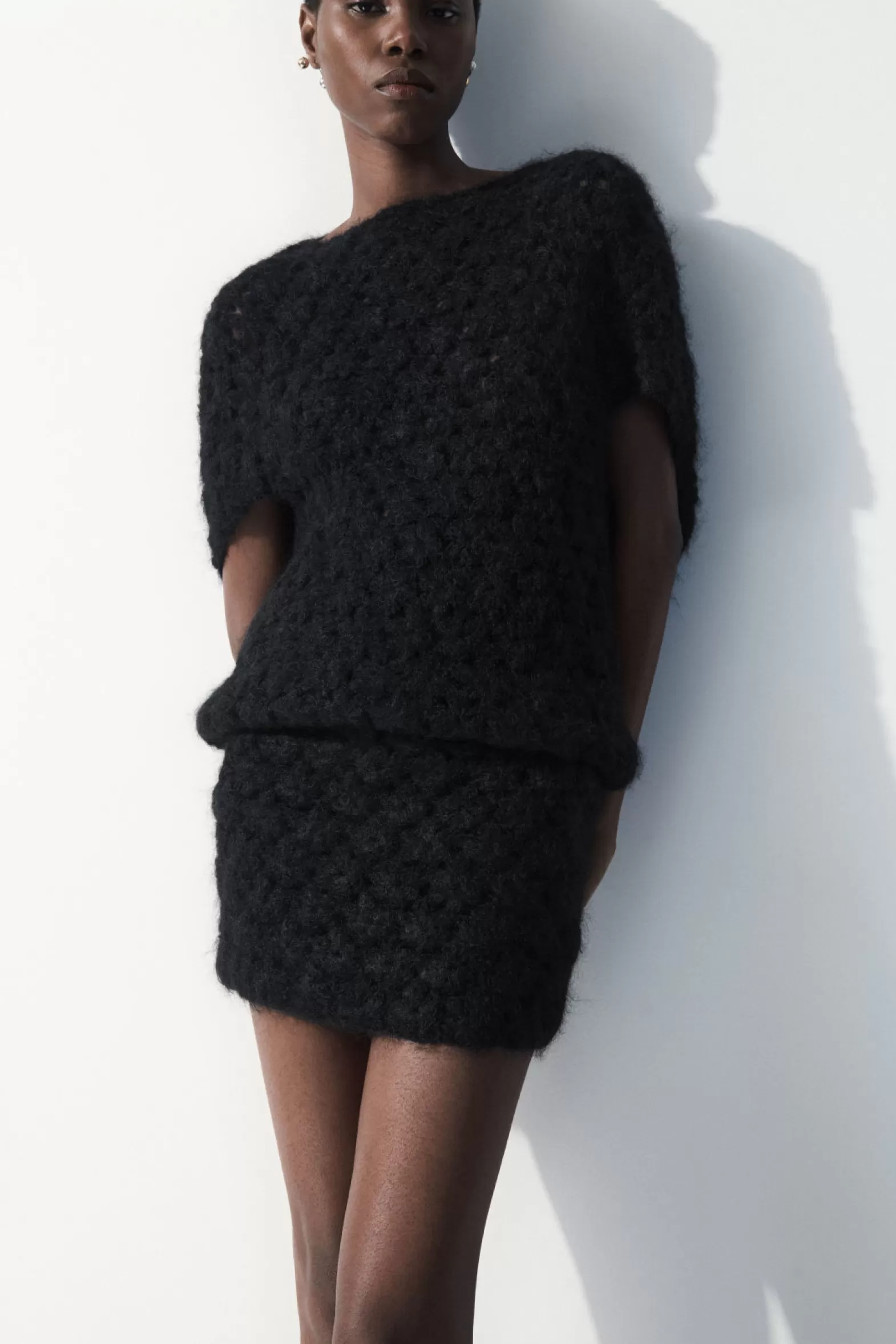 COS THE CROCHET-KNIT MINI SKIRT