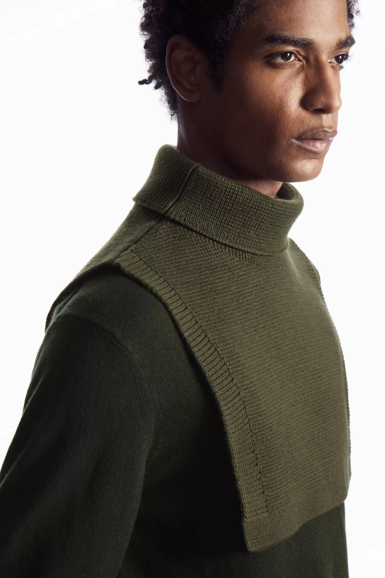 COS WOOL ROLLNECK COLLAR