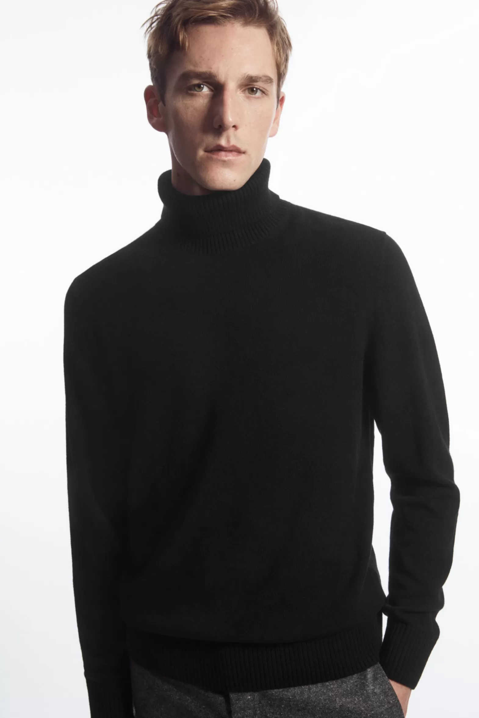 COS WOOL-CASHMERE TURTLENECK JUMPER