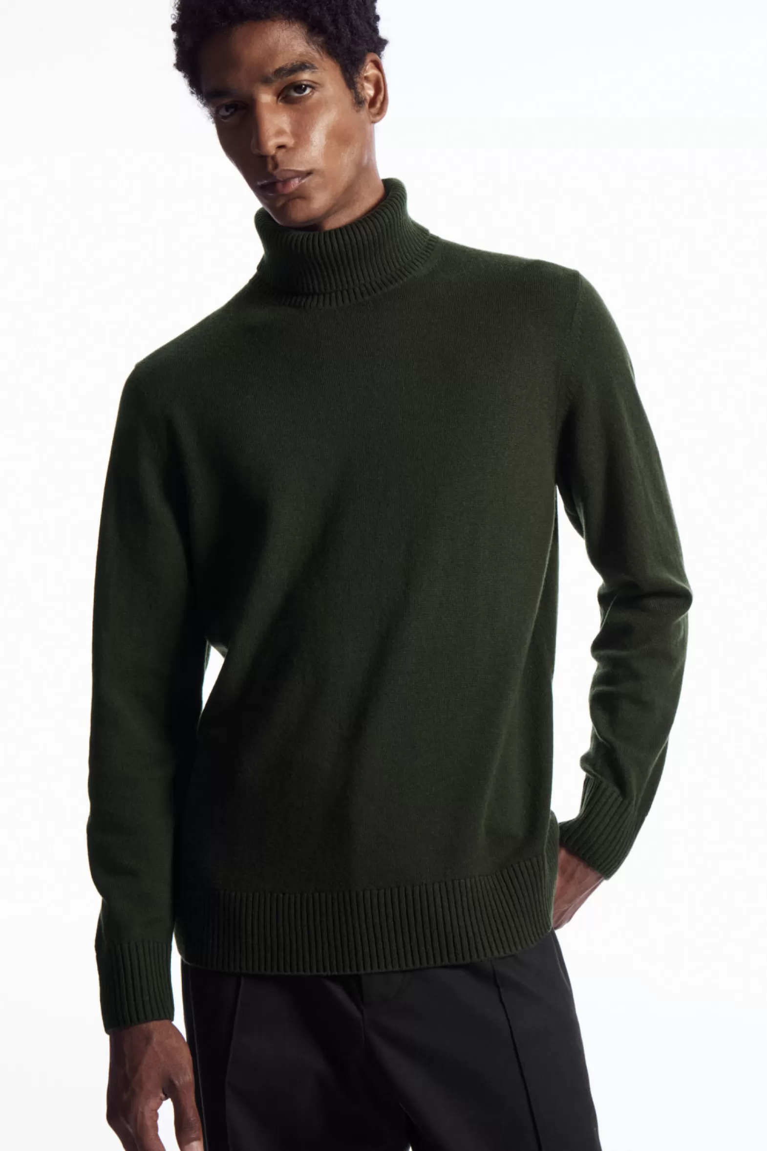 COS WOOL-CASHMERE TURTLENECK JUMPER